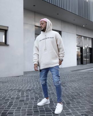 Comment porter un sweat à capuche en polaire blanc