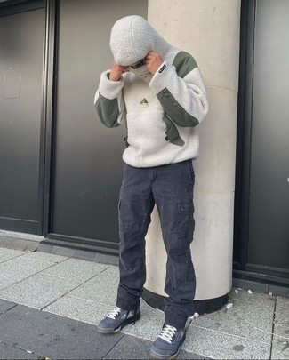 Comment porter un sweat à capuche en polaire blanc