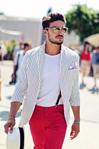 Comment porter une veste blanche pour un style decontractés