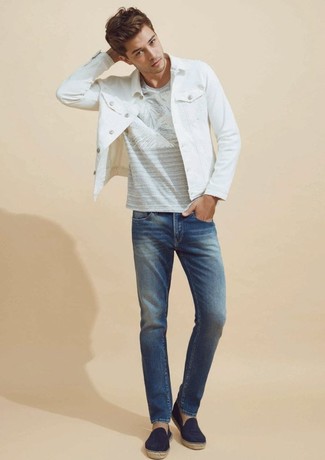 Comment porter une veste blanche pour un style decontractés