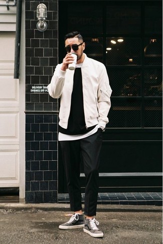 Comment porter une veste blanche pour un style decontractés