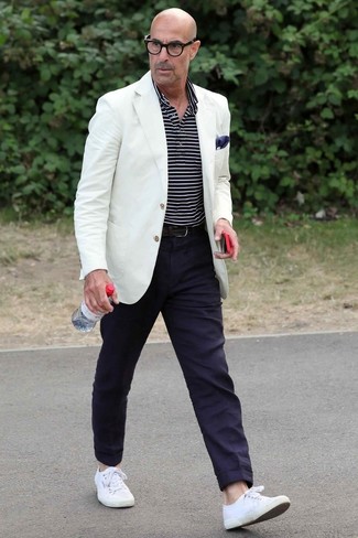 Comment porter une veste blanche pour un style decontractés