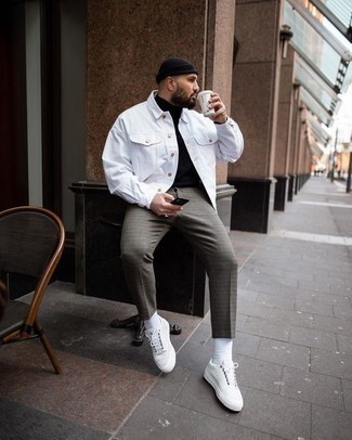 Comment porter une veste blanche pour un style decontractés
