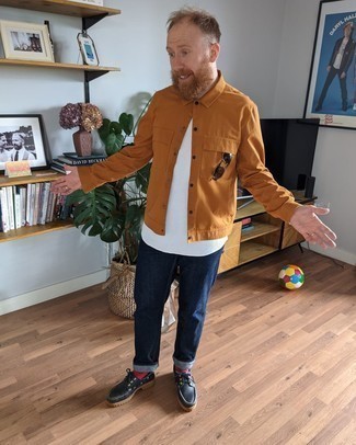 Comment porter un t-shirt à col rond en tricot blanc
