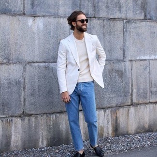 Comment porter un t-shirt à col rond en tricot blanc