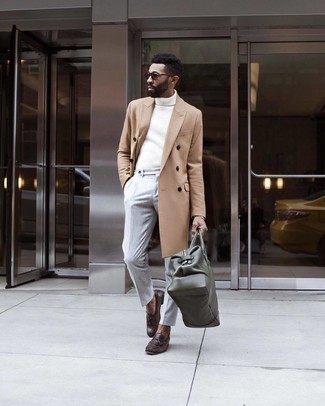 Comment porter un pull en tricot blanc pour un style elégantes
