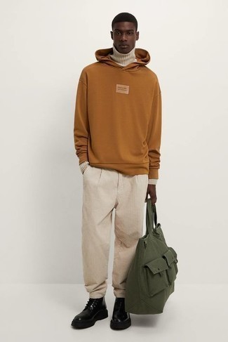 Comment porter un pull en tricot blanc à l'adolescence