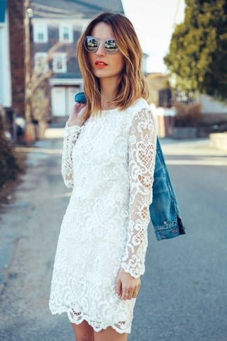 Comment porter une robe droite en dentelle blanche