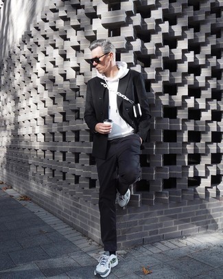 Comment porter un sac en cuir blanc pour un style chic decontractés au printemps