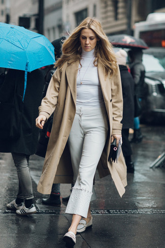 Comment porter des slippers en cuir blancs