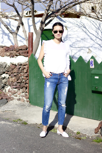 Comment porter des slippers en cuir blancs