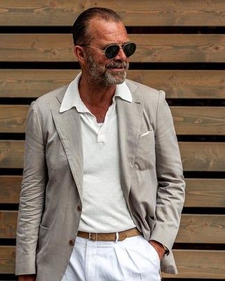 Une ceinture à porter avec un pantalon chino en lin blanc