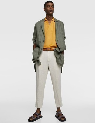 Une ceinture à porter avec un pantalon chino en lin blanc