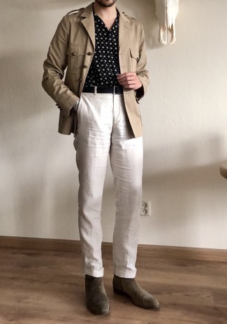 Une ceinture à porter avec un pantalon chino en lin blanc