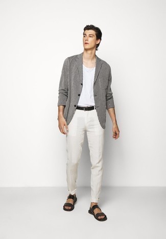 Une ceinture à porter avec un pantalon chino en lin blanc
