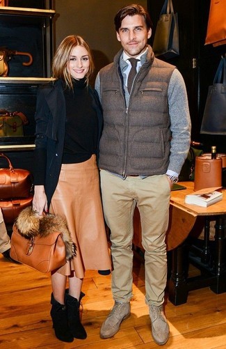 Des chaussures brogues à porter avec une chemise à manches longues blanche