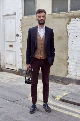 Des chaussures brogues à porter avec une chemise à manches longues blanche