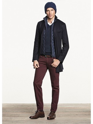 Des chaussures brogues à porter avec une chemise à manches longues blanche