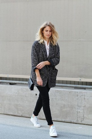 Une chemise de ville à porter avec des baskets basses blanches pour un style chic decontractés quand il fait frais