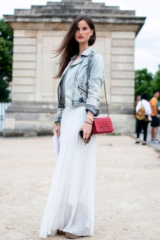 Comment porter une jupe longue blanche pour un style decontractés