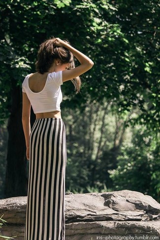 Comment porter une jupe longue blanche pour un style decontractés