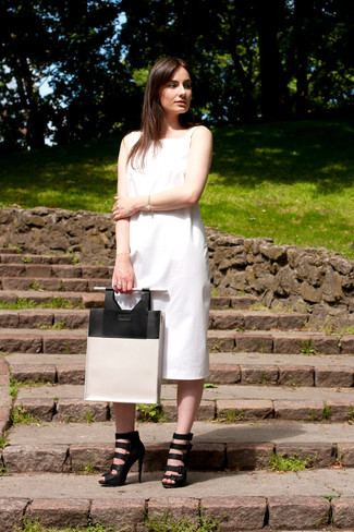 Comment porter une robe midi blanche
