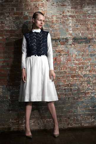 Comment porter une robe midi blanche