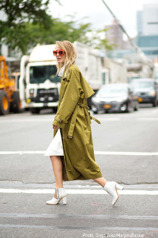Comment porter une robe midi blanche