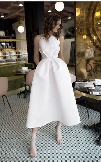 Comment porter une robe midi blanche