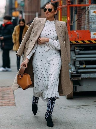 Comment porter une robe midi blanche