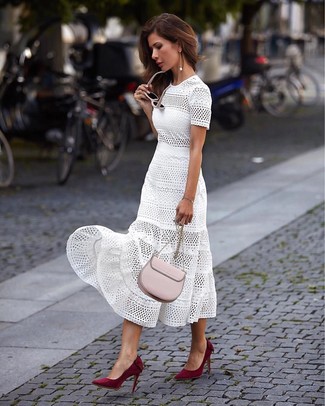 Comment porter une robe midi blanche