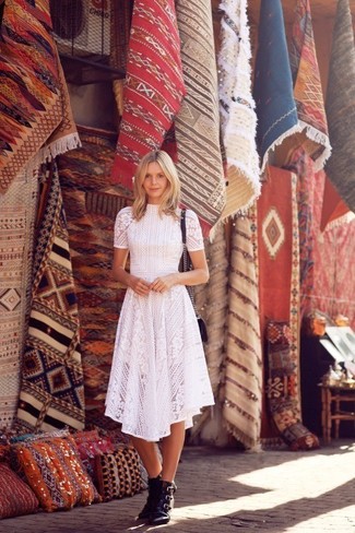 Comment porter une robe midi blanche