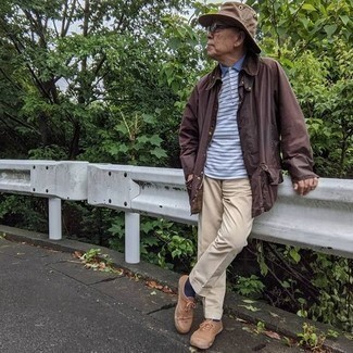 Des baskets basses à porter avec un polo blanc en automne