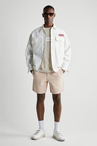Comment porter une veste imprimée blanche