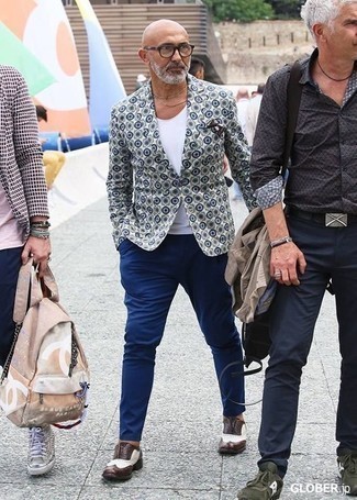 Comment porter une veste imprimée blanche
