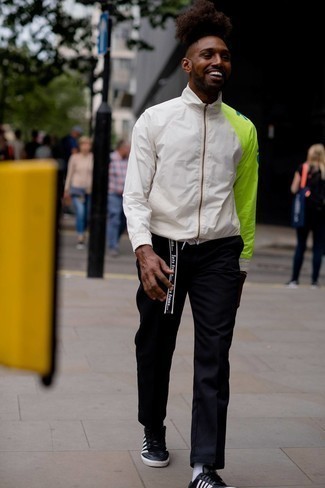 Comment porter une veste imprimée blanche