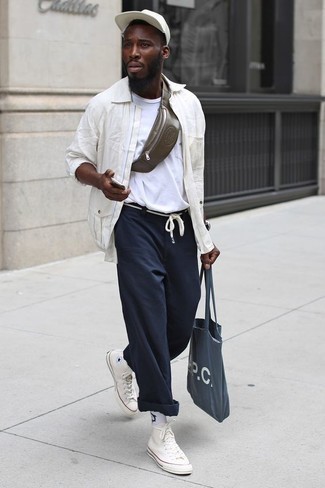 Comment porter des chaussettes imprimées blanches au printemps