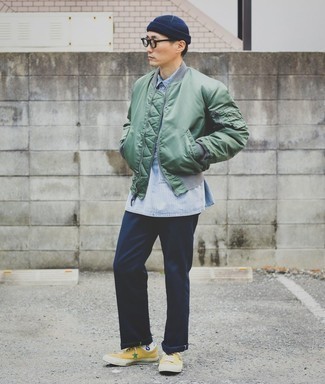 Comment porter des chaussettes imprimées blanches au printemps