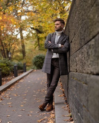 Comment porter un pull à col roulé imprimé blanc