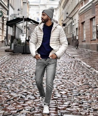 Comment porter une doudoune blanche au printemps
