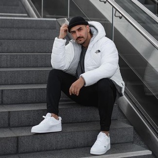 Comment porter une doudoune blanche au printemps