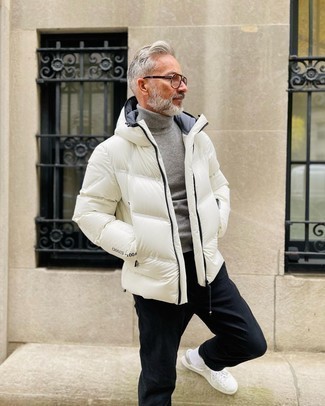 Comment porter une doudoune blanche au printemps
