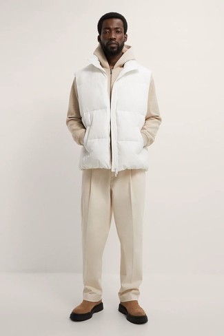 Comment porter une veste sans manches matelassée blanche