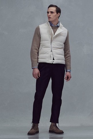 Comment porter une veste sans manches matelassée blanche