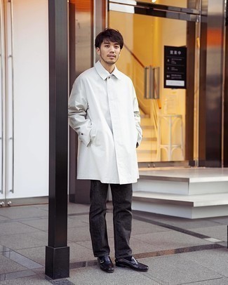 Comment porter un imperméable blanc au printemps