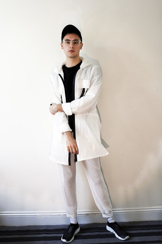 Comment porter un imperméable blanc au printemps