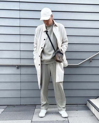Comment porter un imperméable blanc au printemps