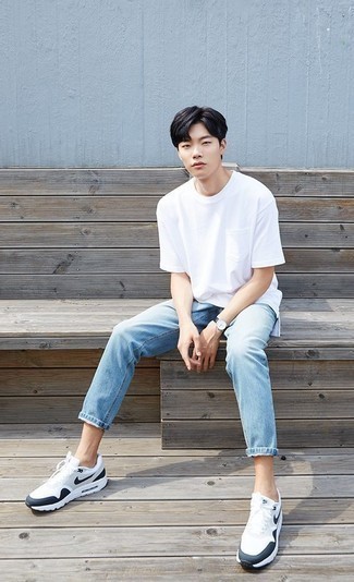 Comment porter des chaussures blanches avec un jean bleu clair quand il fait très chaud
