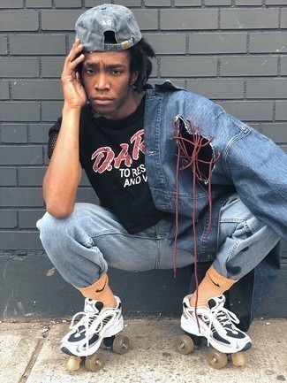 Comment porter des chaussures blanches avec un jean bleu clair