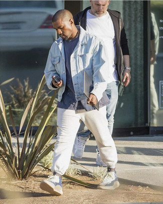 Comment porter un pantalon de jogging blanc en été